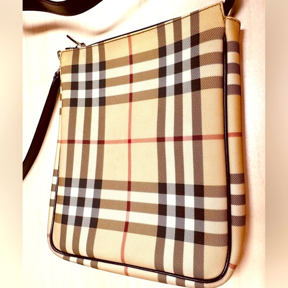 WOW POSHMARK - FESTIVAL READY Authentic Burberry Crossbody w/Hands-free Freedom! - Picture 2 of 12